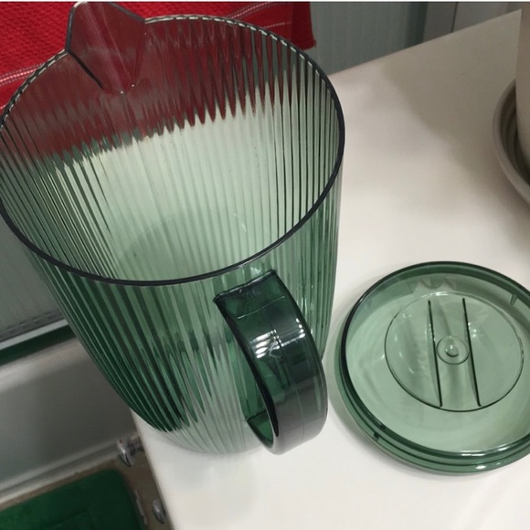 NEW ! “ 2 Set “ Ribbed Pitcher 2.5 Liter - Picture 7 of 10
